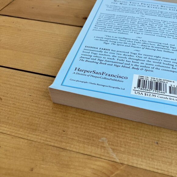 Bringing Yoga to Life Everyday Practice of Enlightened Living Book Donna Farhi - Picture 4 of 5